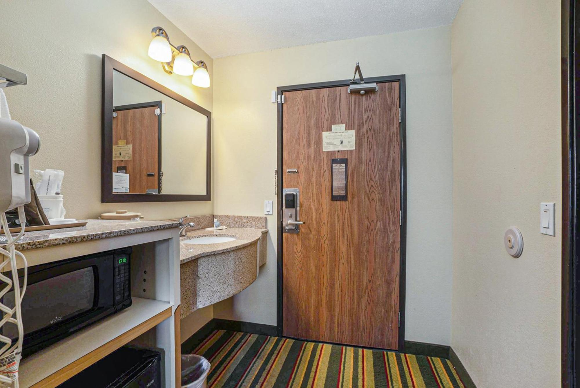 Hotel Super 8 By Wyndham Mt. Pleasant Mount Pleasant Exterior foto