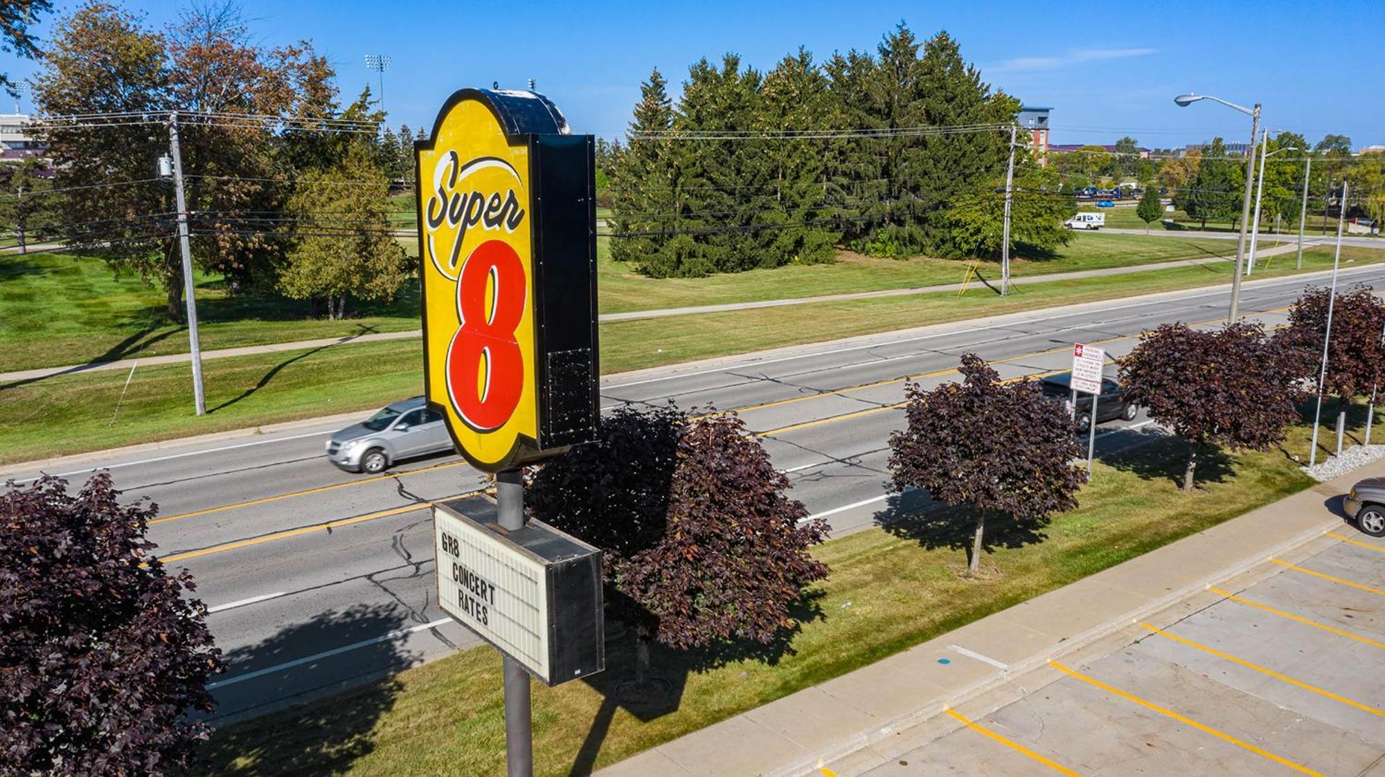Hotel Super 8 By Wyndham Mt. Pleasant Mount Pleasant Exterior foto